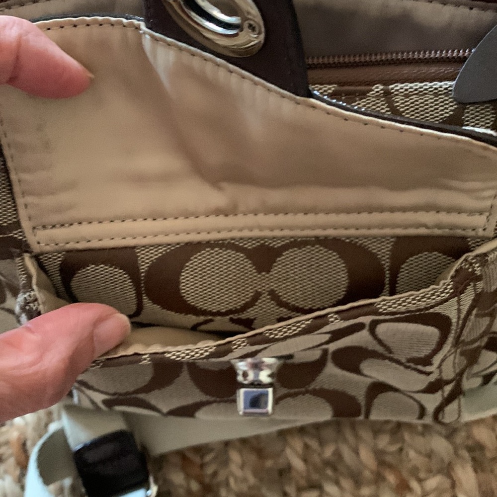 Coach monogram crossbody adjustable strap - Picture 7 of 7